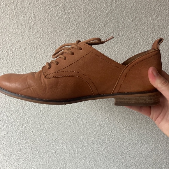 Lucky Oxford’s in Caramel - Picture 3 of 5